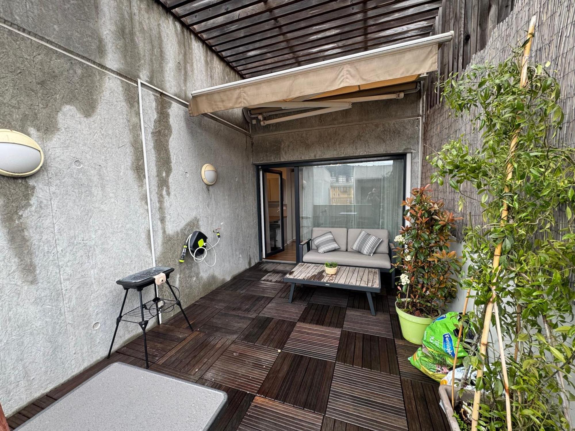 Beau Avec Belle Terrasse Au Centre De Nice