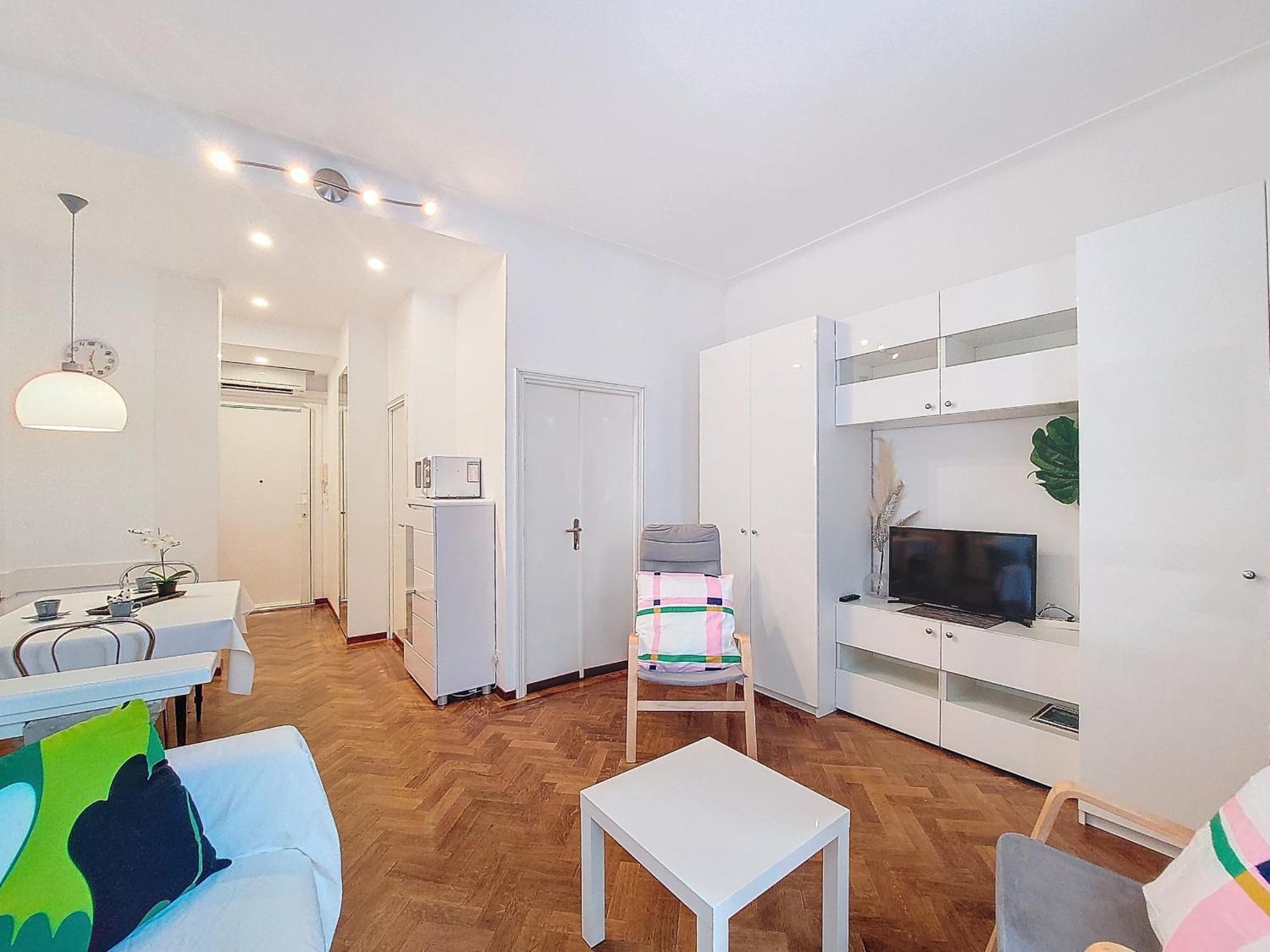 Nestor&jeeves - Savoy Promenade - - Near Nice