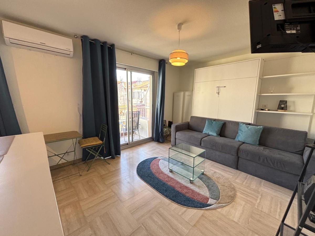Cozy With Balcony Close To Garibaldi Apartment Nice