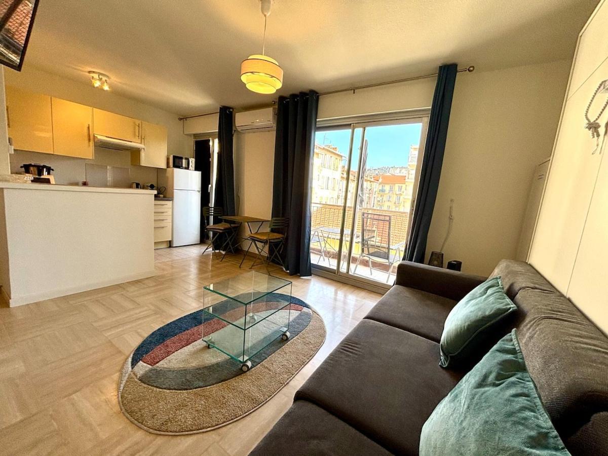 Cozy With Balcony Close To Garibaldi * Nice