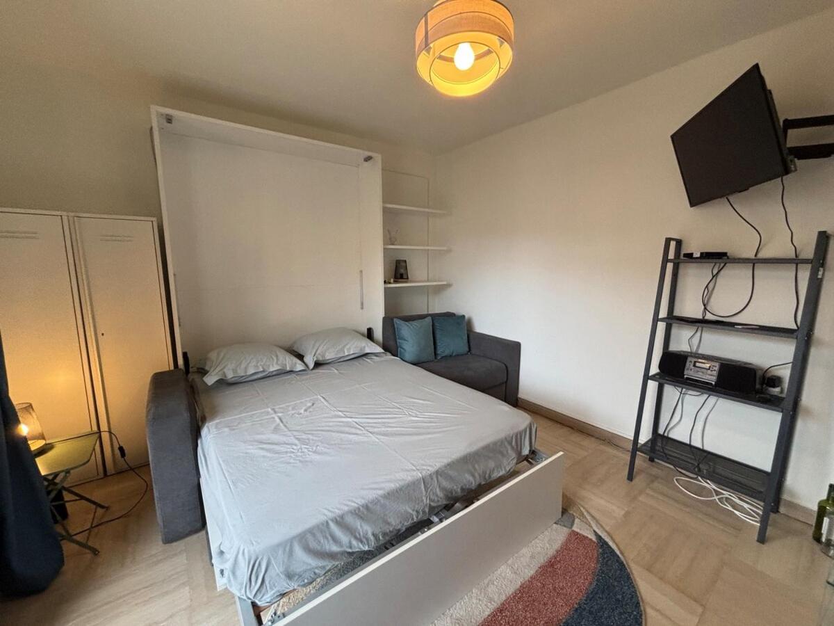 Cozy With Balcony Close To Garibaldi * Nice