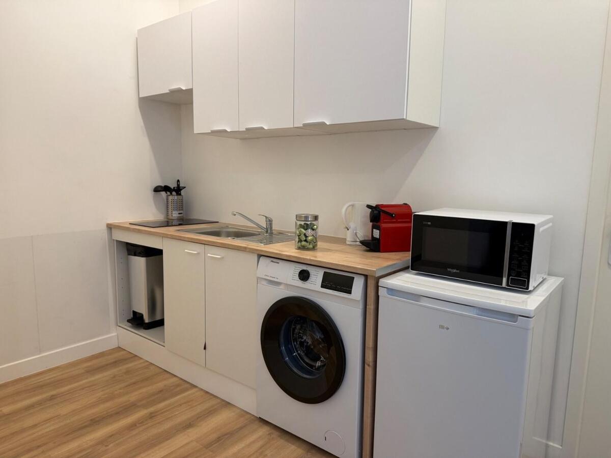 Amira Angely Vauban *