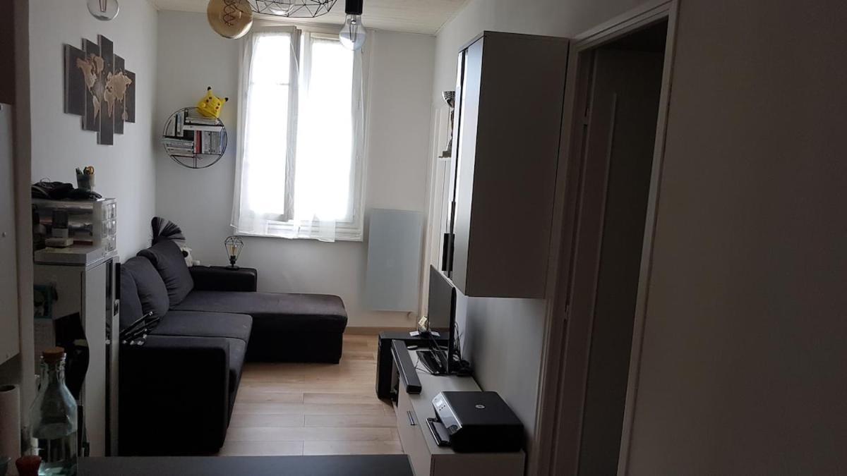 Apartment Charming 2-room In Saint Jean D'angely District