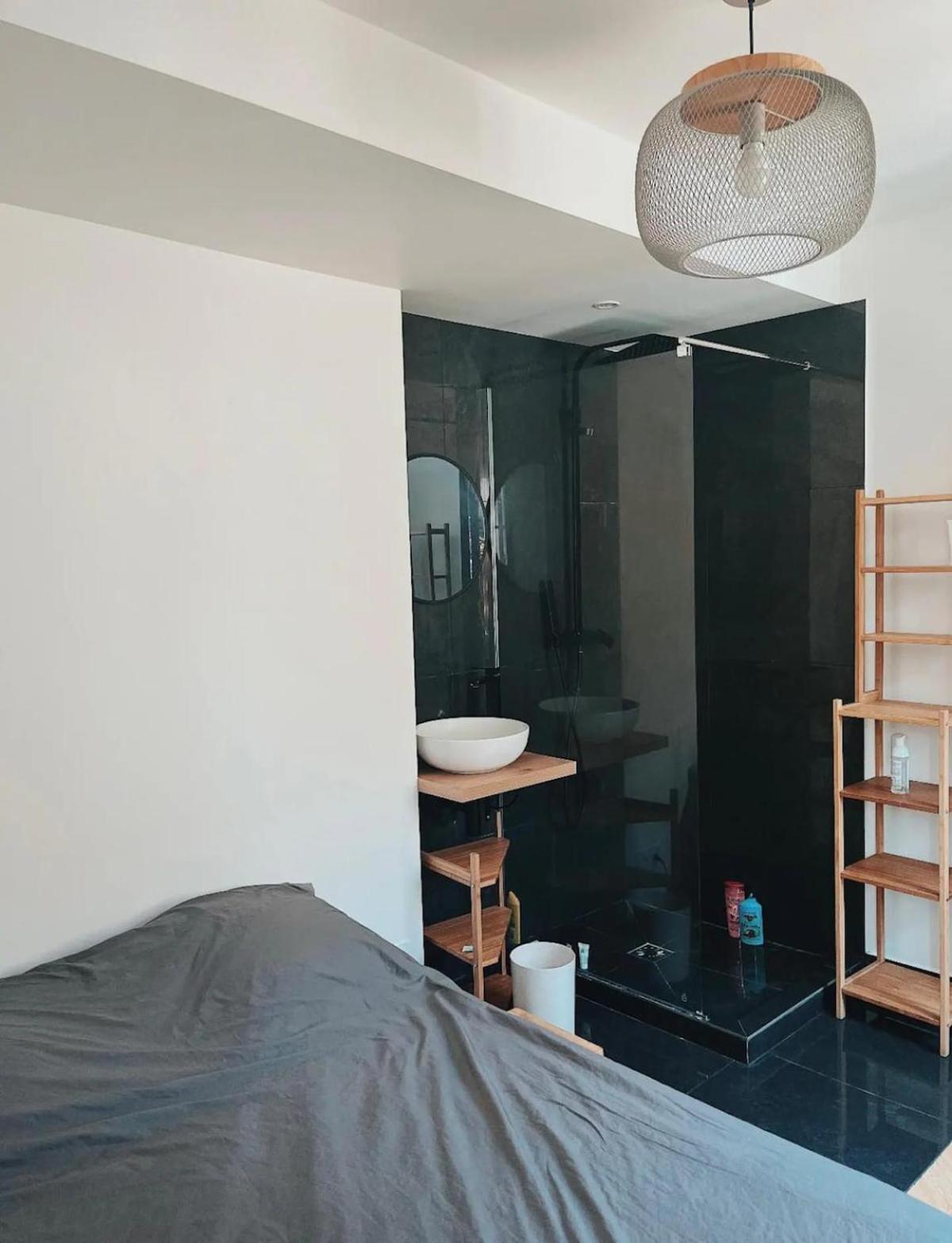 Vieille Design, Proche De *