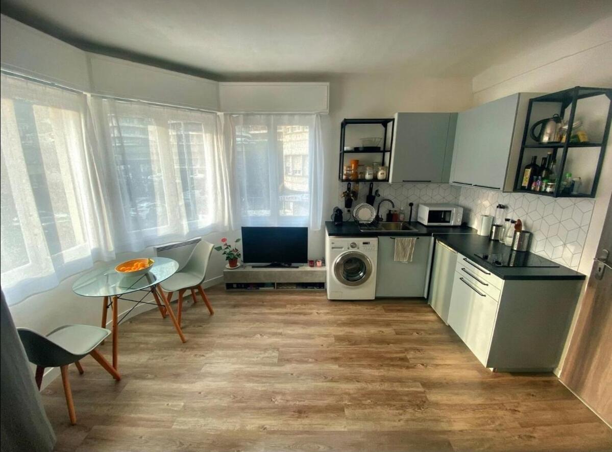 Nice Chateauneuf, Studio Renove Avec Emplacement Central Nice