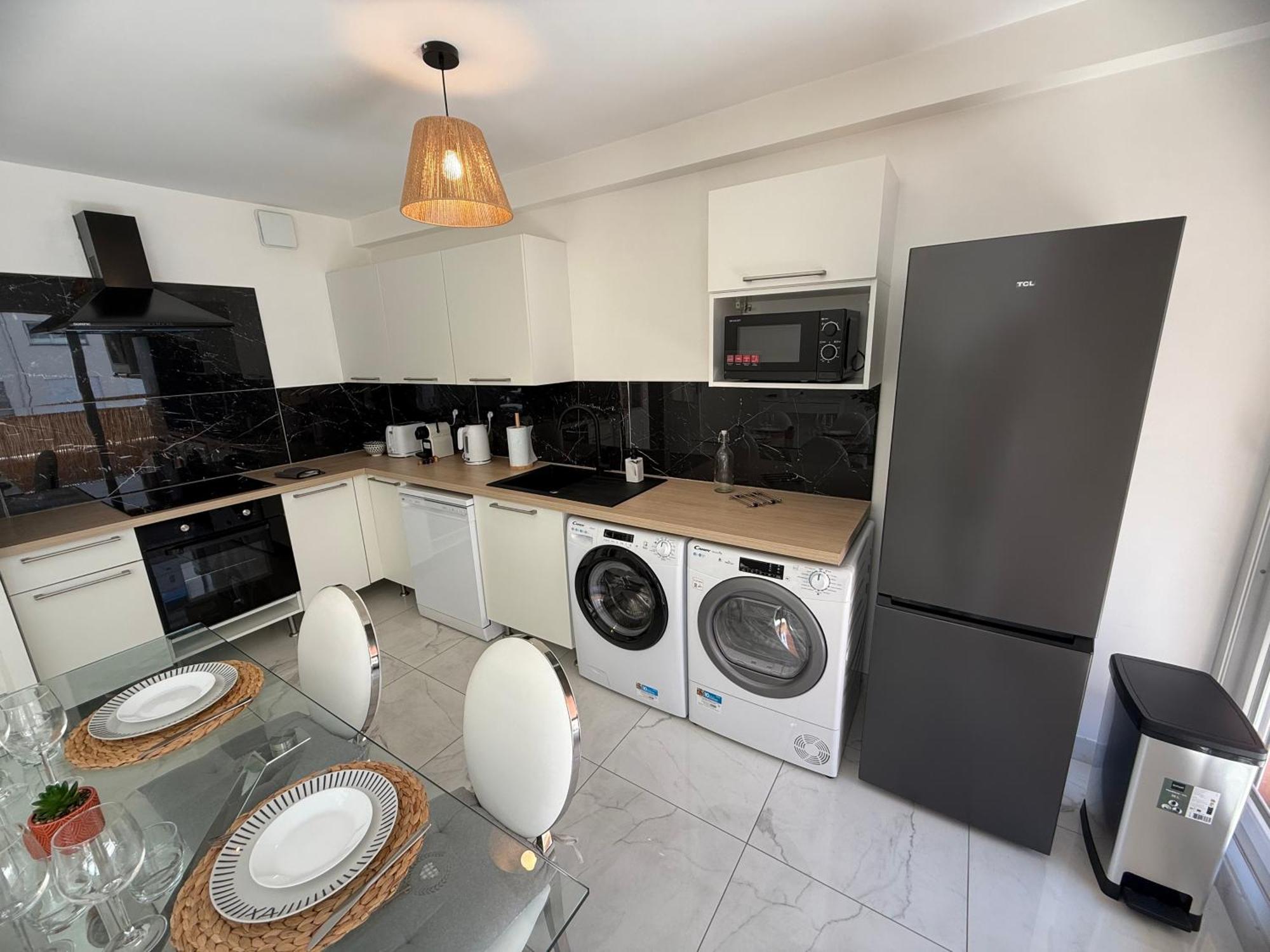 Apartment Magnifique 3 Pieces A 100m De La *