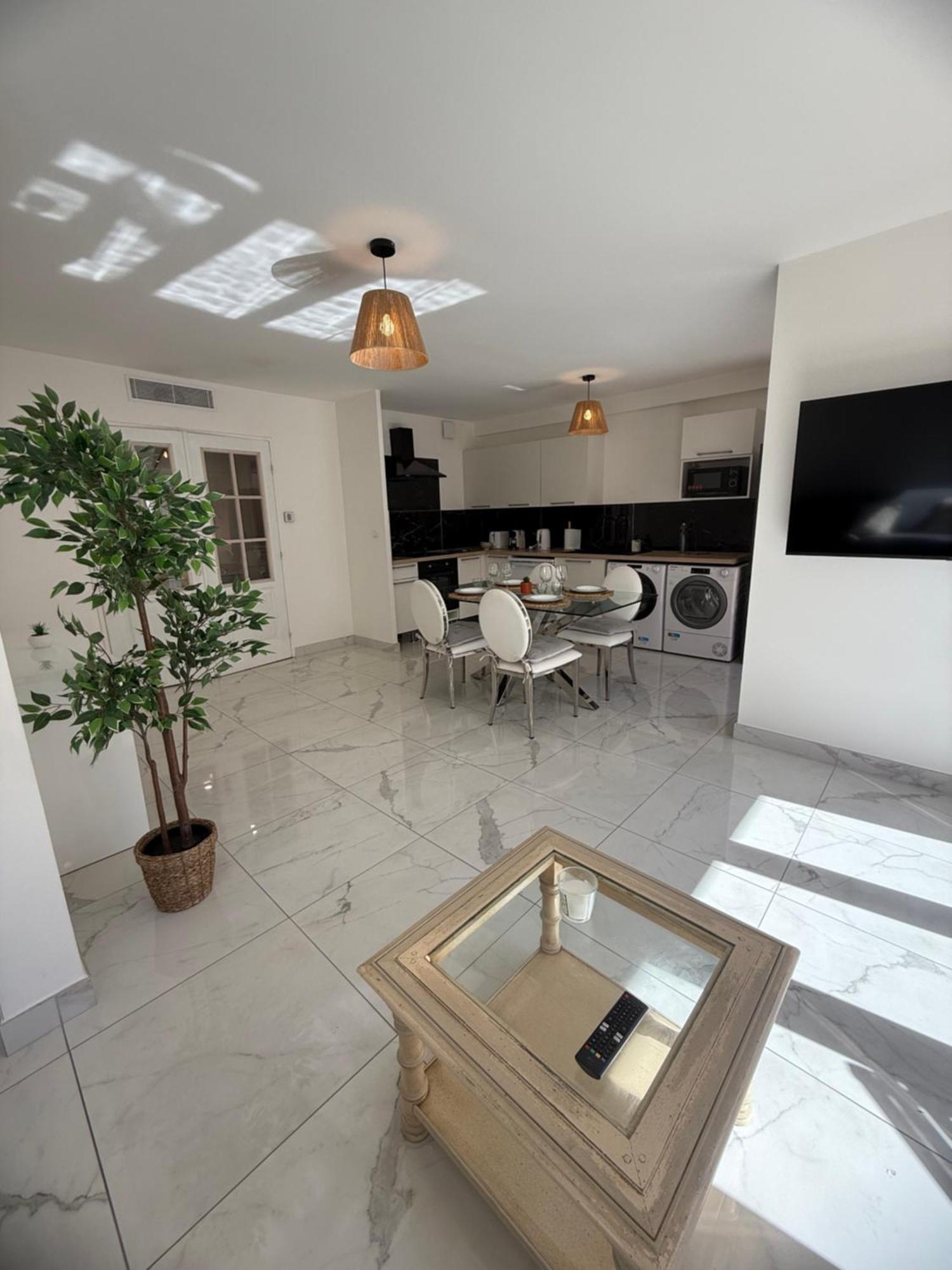 Magnifique 3 Pieces A 100m De La *