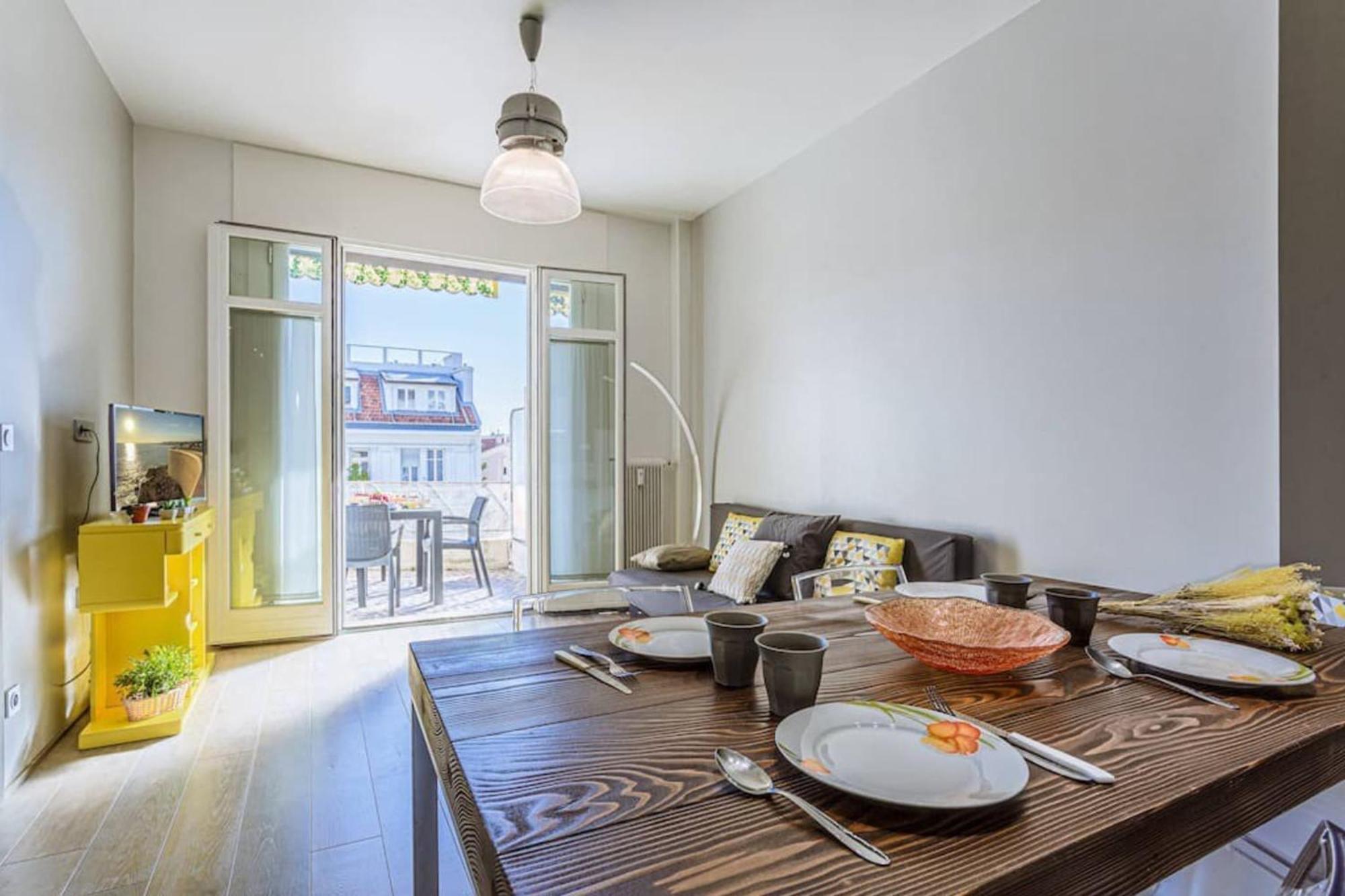 Apartment Fleurs 22 - City Center - Modern W Terrace *