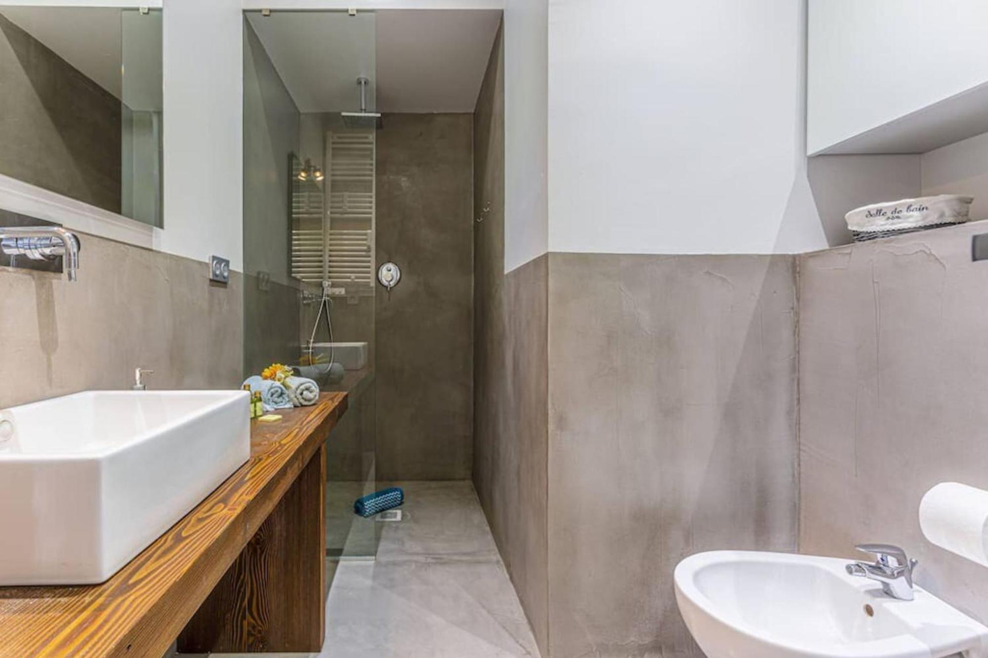 Fleurs 22 - City Center - Modern W Terrace Apartment *