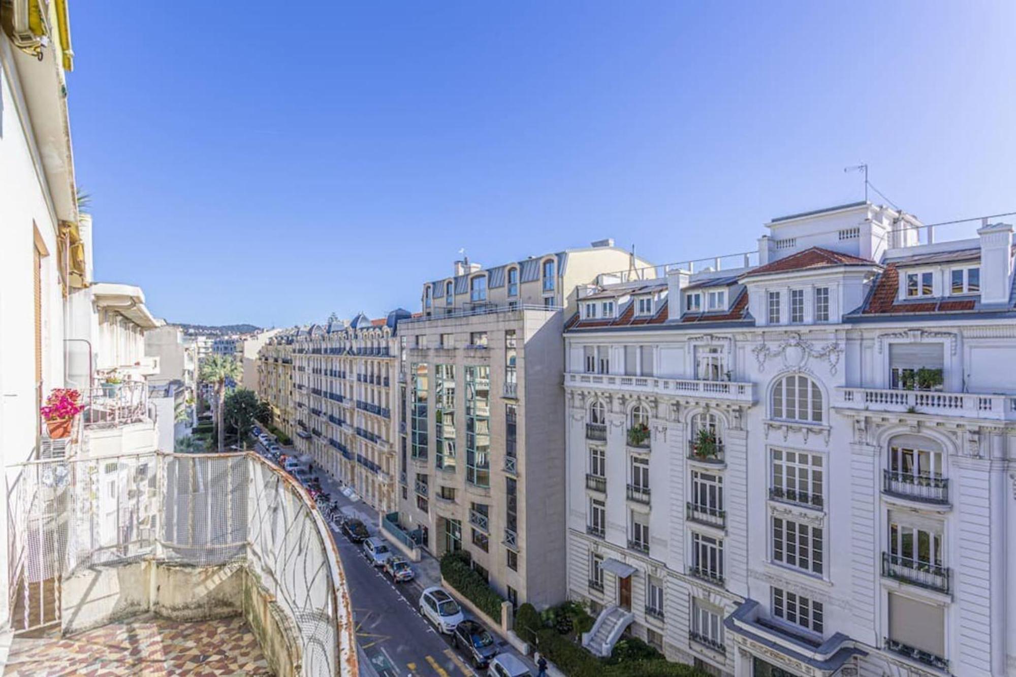 Fleurs 22 - City Center - Modern W Terrace