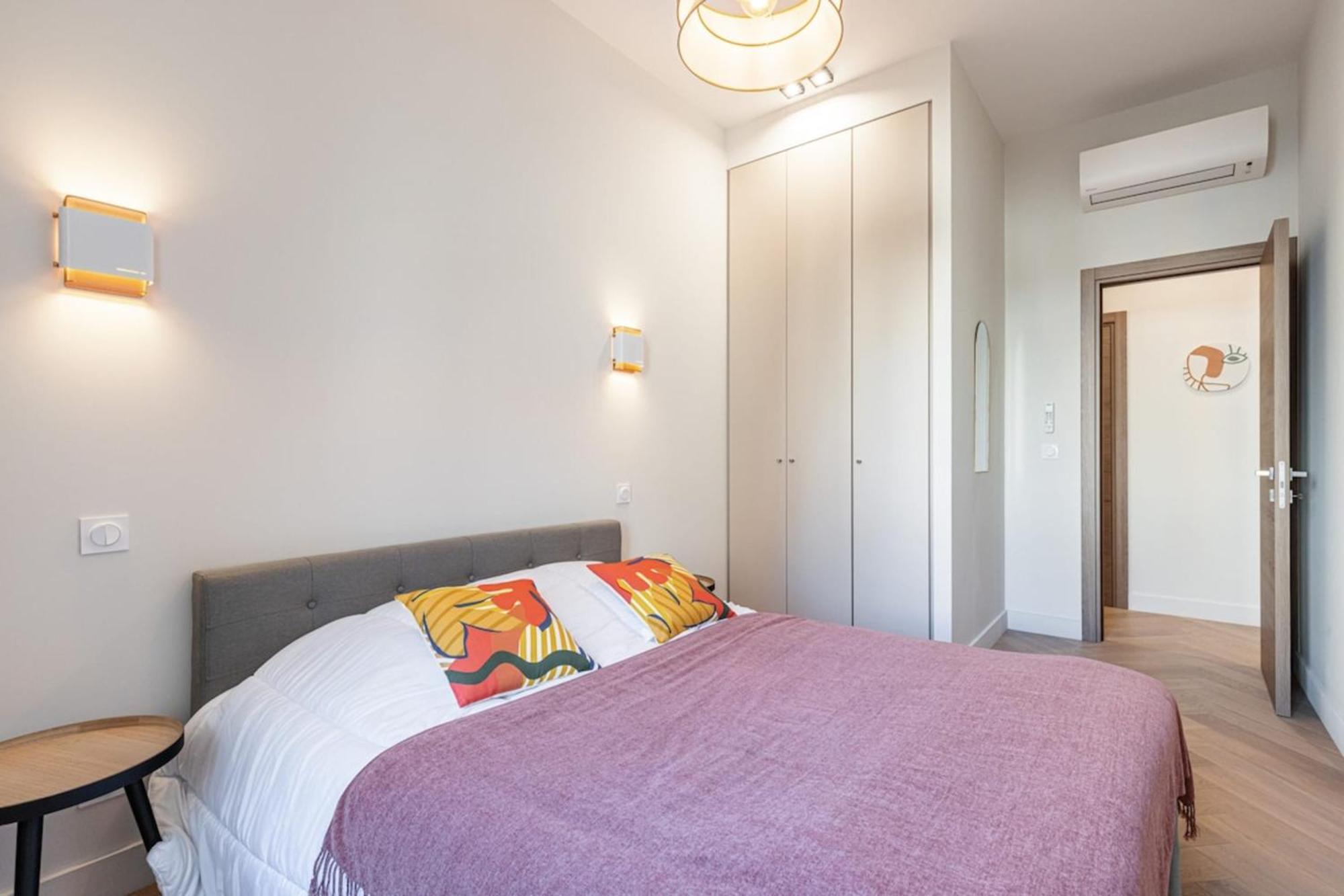 Philibert - Traditional Apart With Historical Fresco Nice