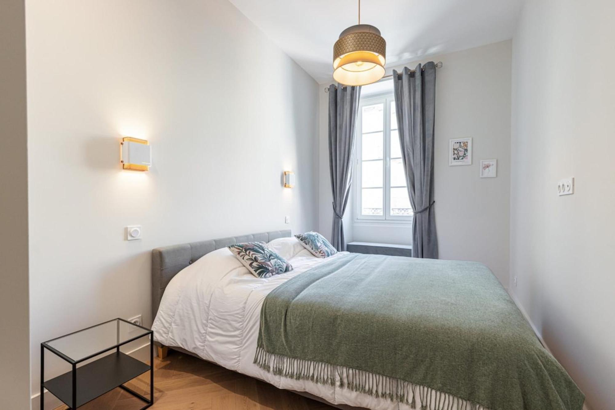 Philibert - Traditional Apart With Historical Fresco Nice