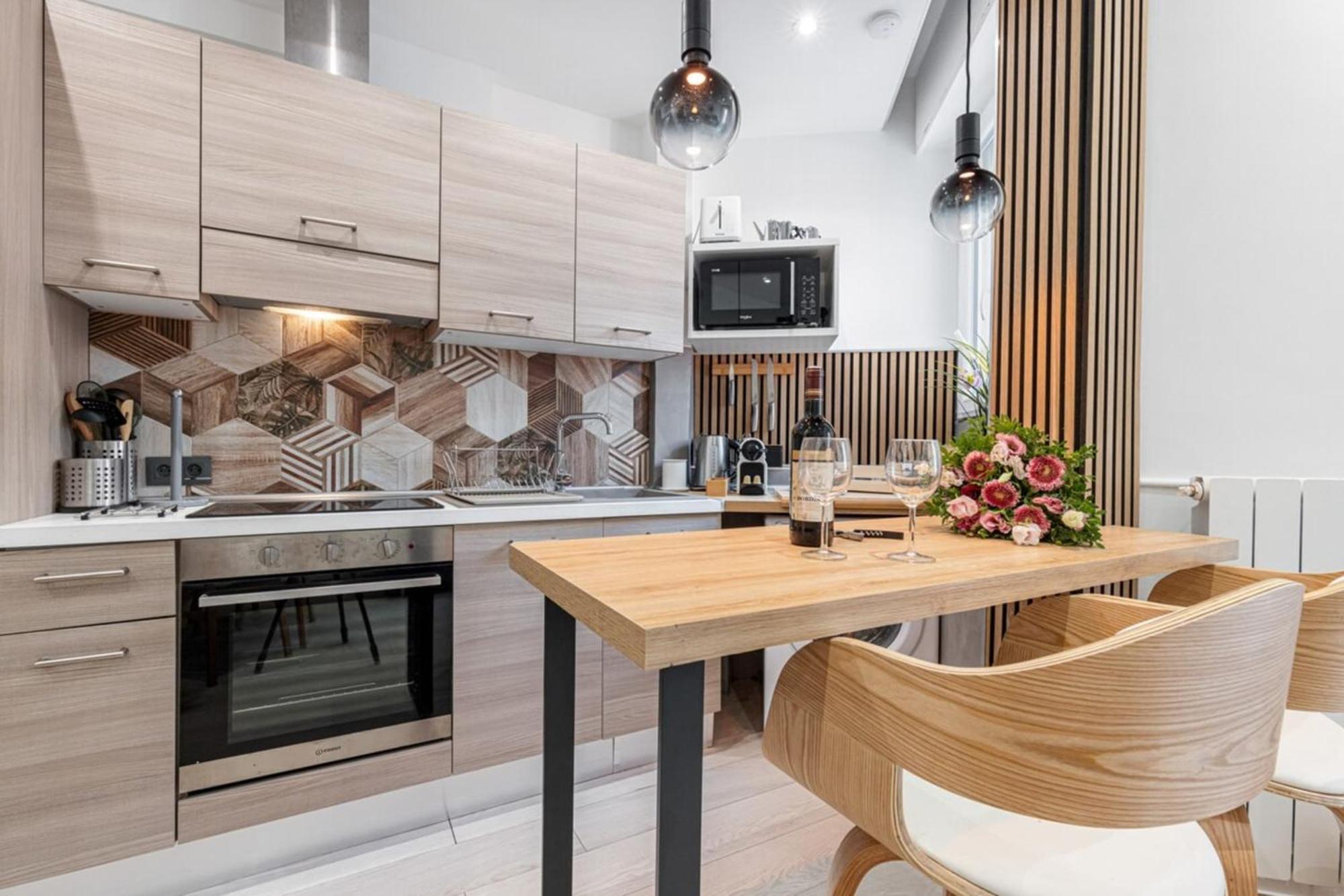 Smolett - Superb Downtown W Ac Apartment *