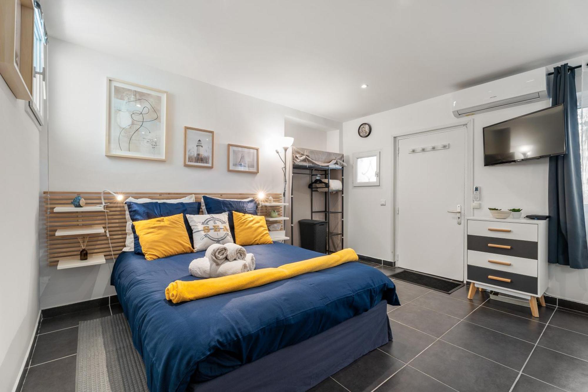 Apartment Renting - 5b Penchienatti - Charming Cozy Balcony Ac Massena