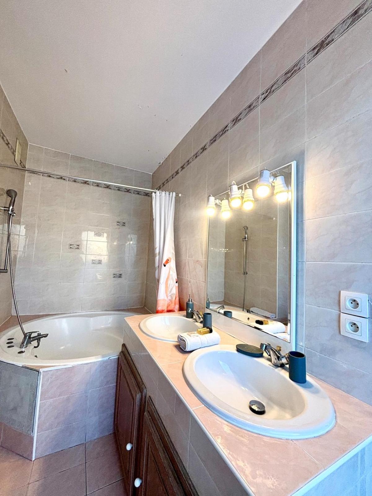 Nice, Exceptional Sea View, Floor, Parking Apartment Nice