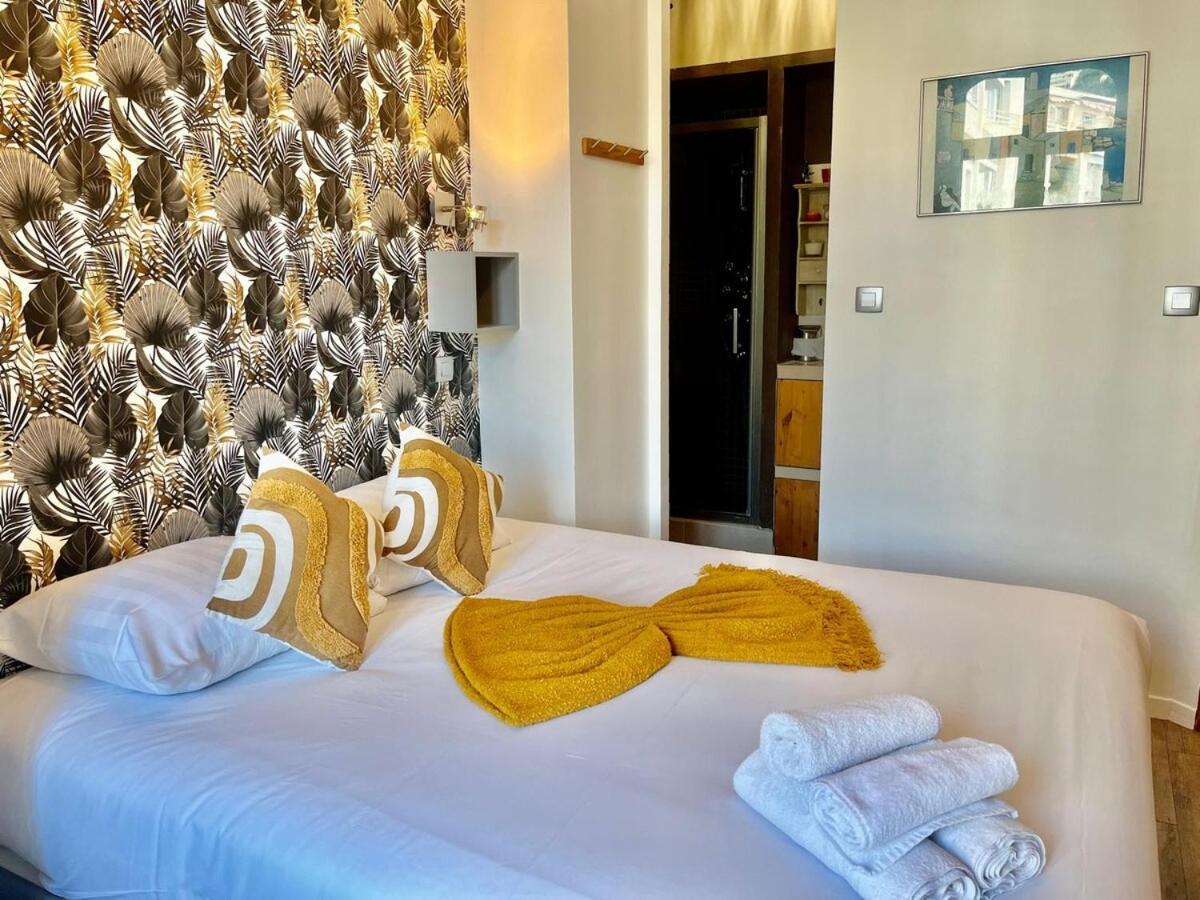 Le Splendide Yourhosthelper * Nice