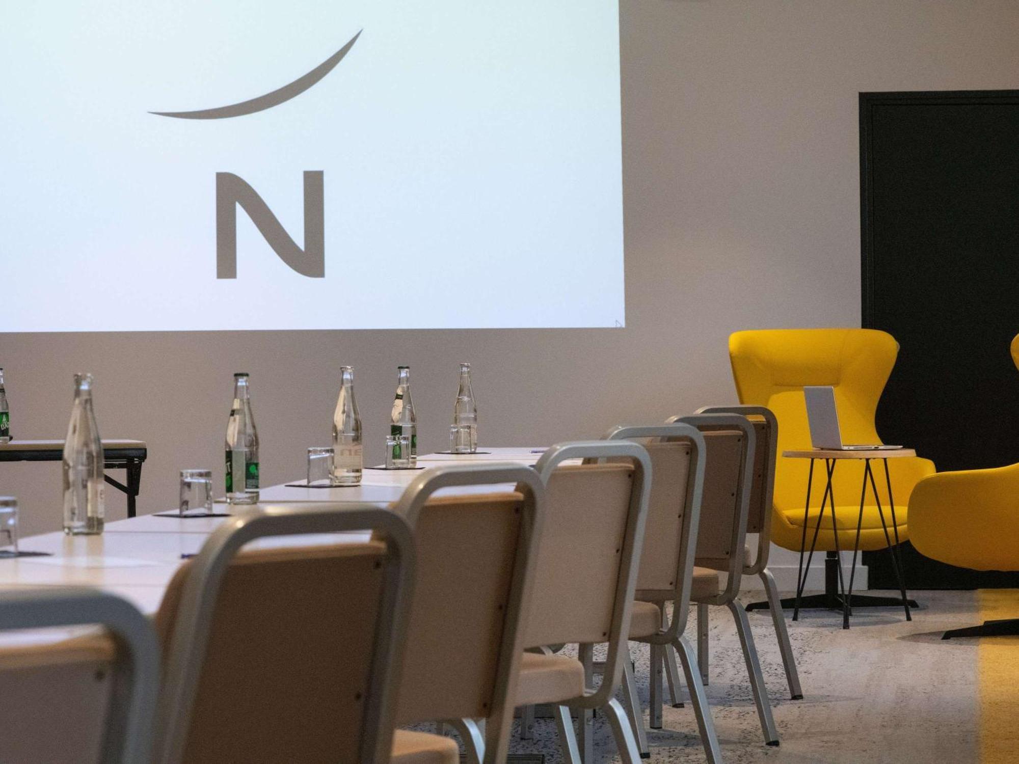 Novotel Arenas Aeroport Hotel 4*