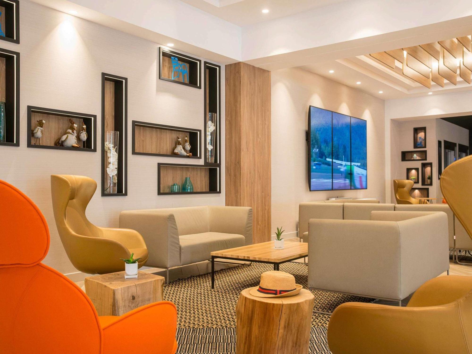 Hotel Novotel Arenas Aeroport 4*