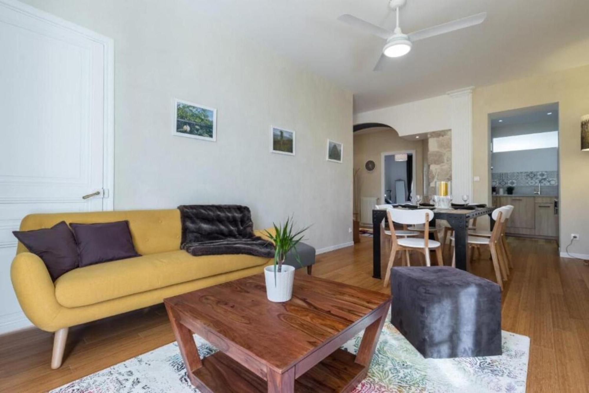 Gioffredo 14 - Spacious Apartment With Balcony