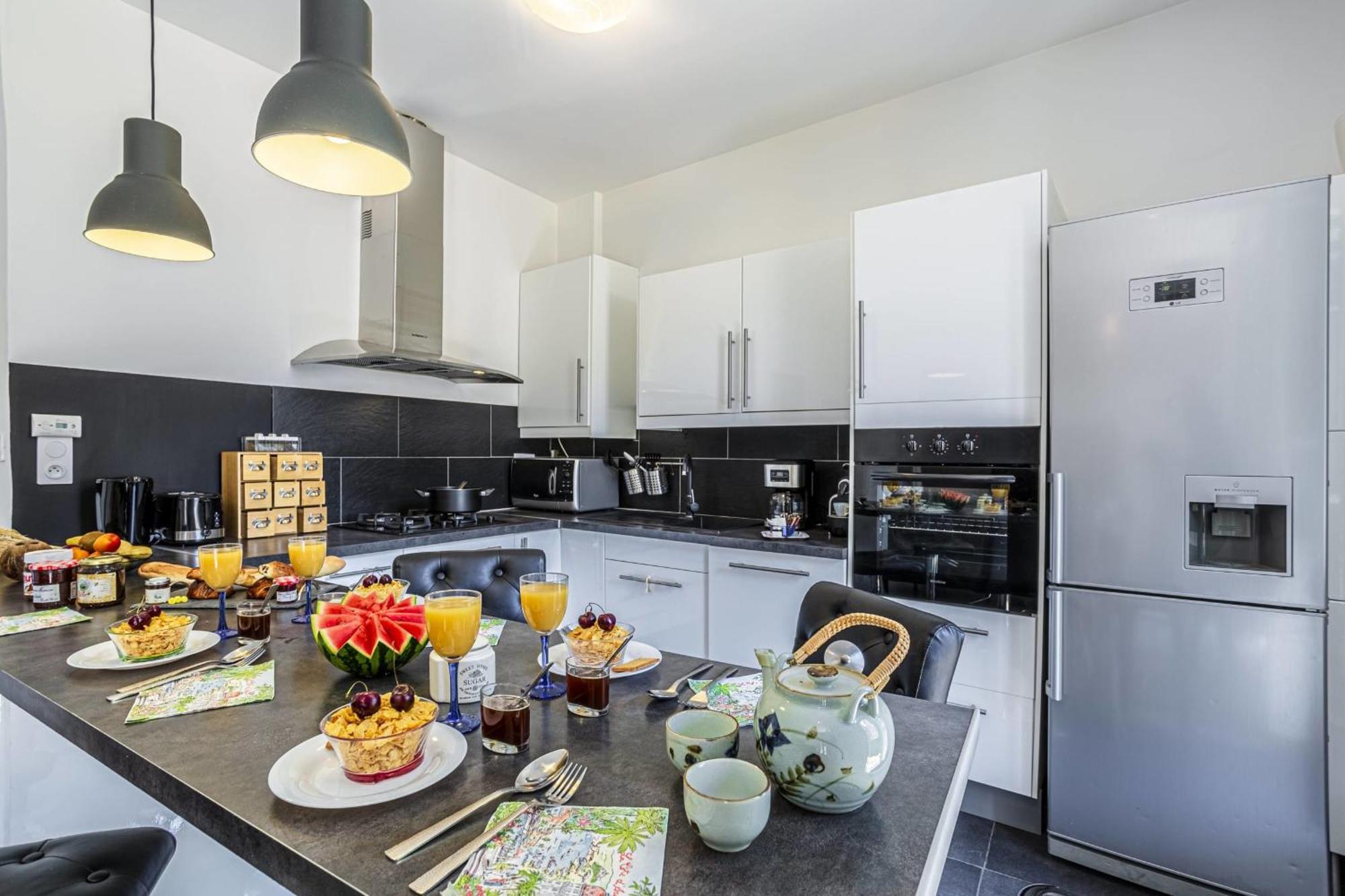 Guisol - Typical 3 Bedroom Ac Near Port Apartment Nice