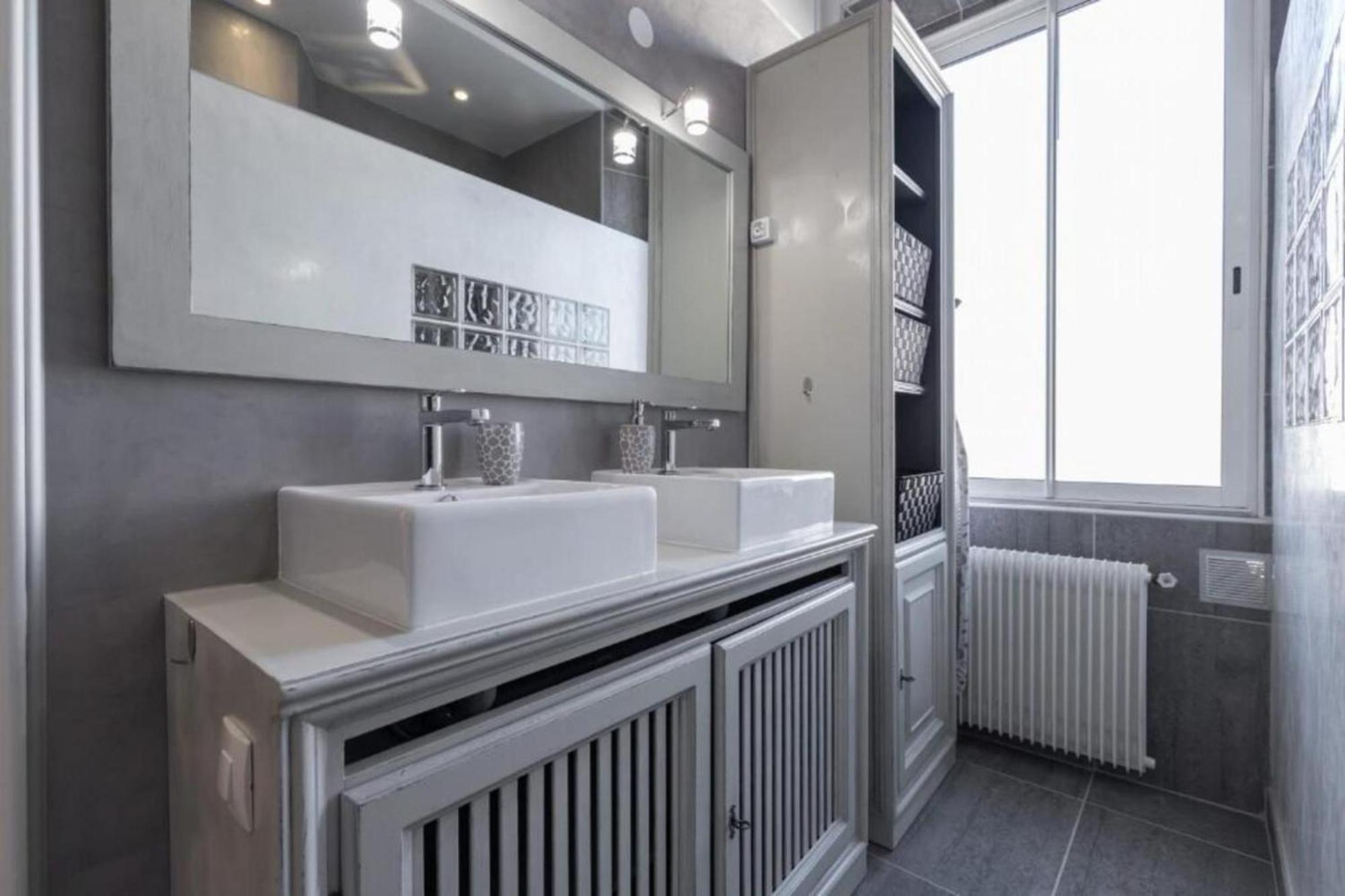 Gioffredo 14 - Spacious Apartment With Balcony