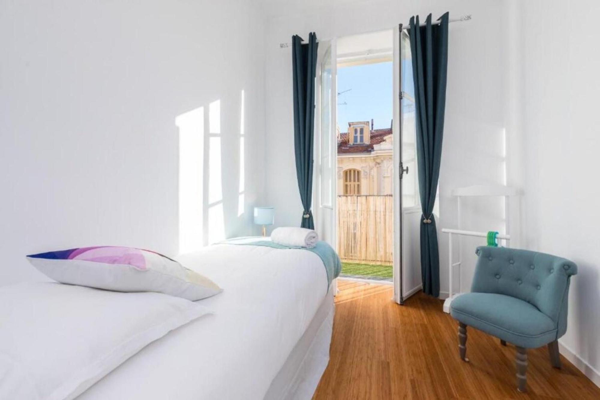 Apartment Gioffredo 14 - Spacious Apartment With Balcony