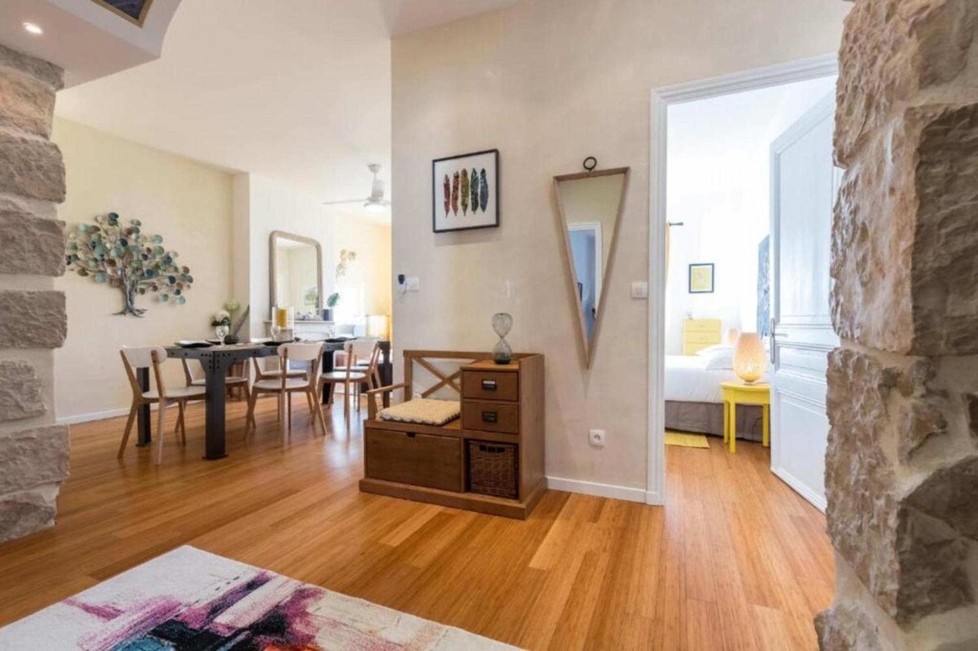 Apartment Gioffredo 14 - Spacious Apartment With Balcony