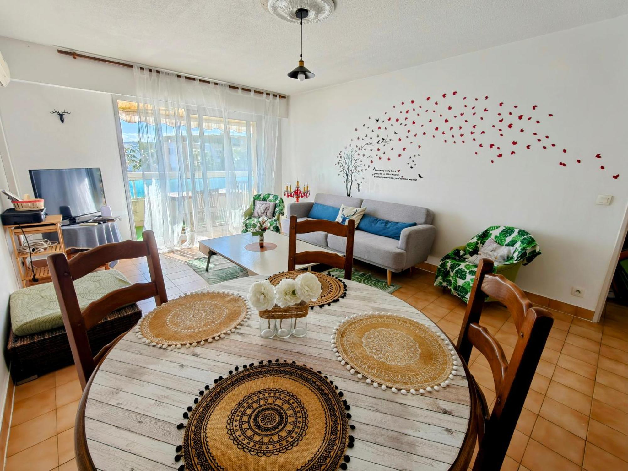 2 Bedroom Flat With Terrasse & Car-park Ouest