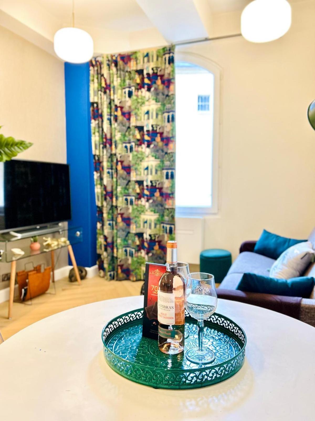 Apartment Old Town Vibes - 5min To Sea - Ac & Breakfast Nice