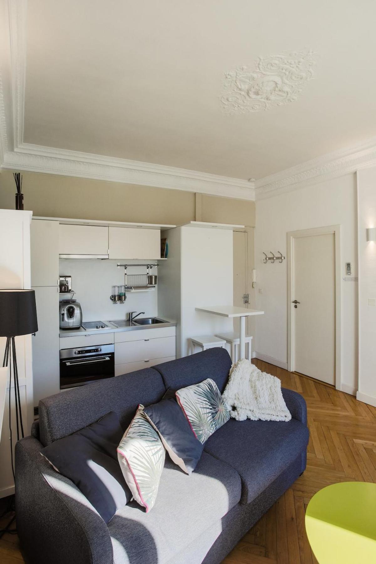Apartment Lovely, Quiet 1 Bedroom With A Balcony *