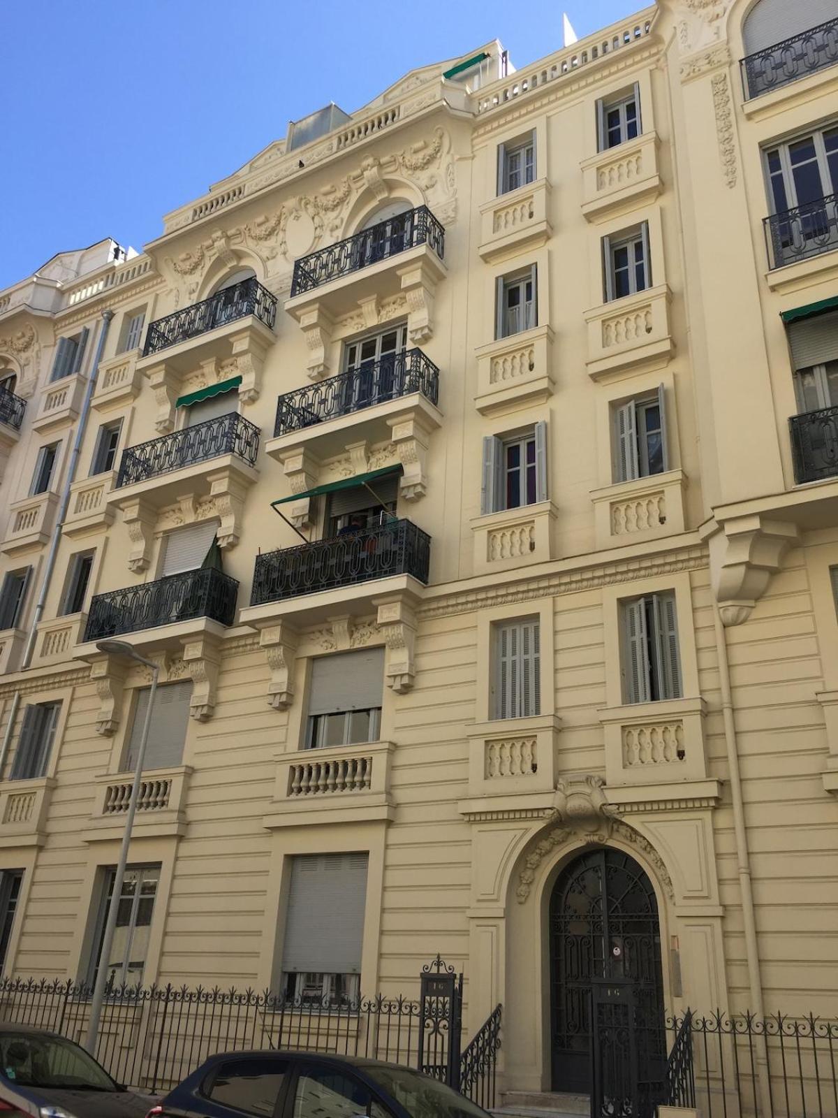 Lovely, Quiet 1 Bedroom With A Balcony Apartment *