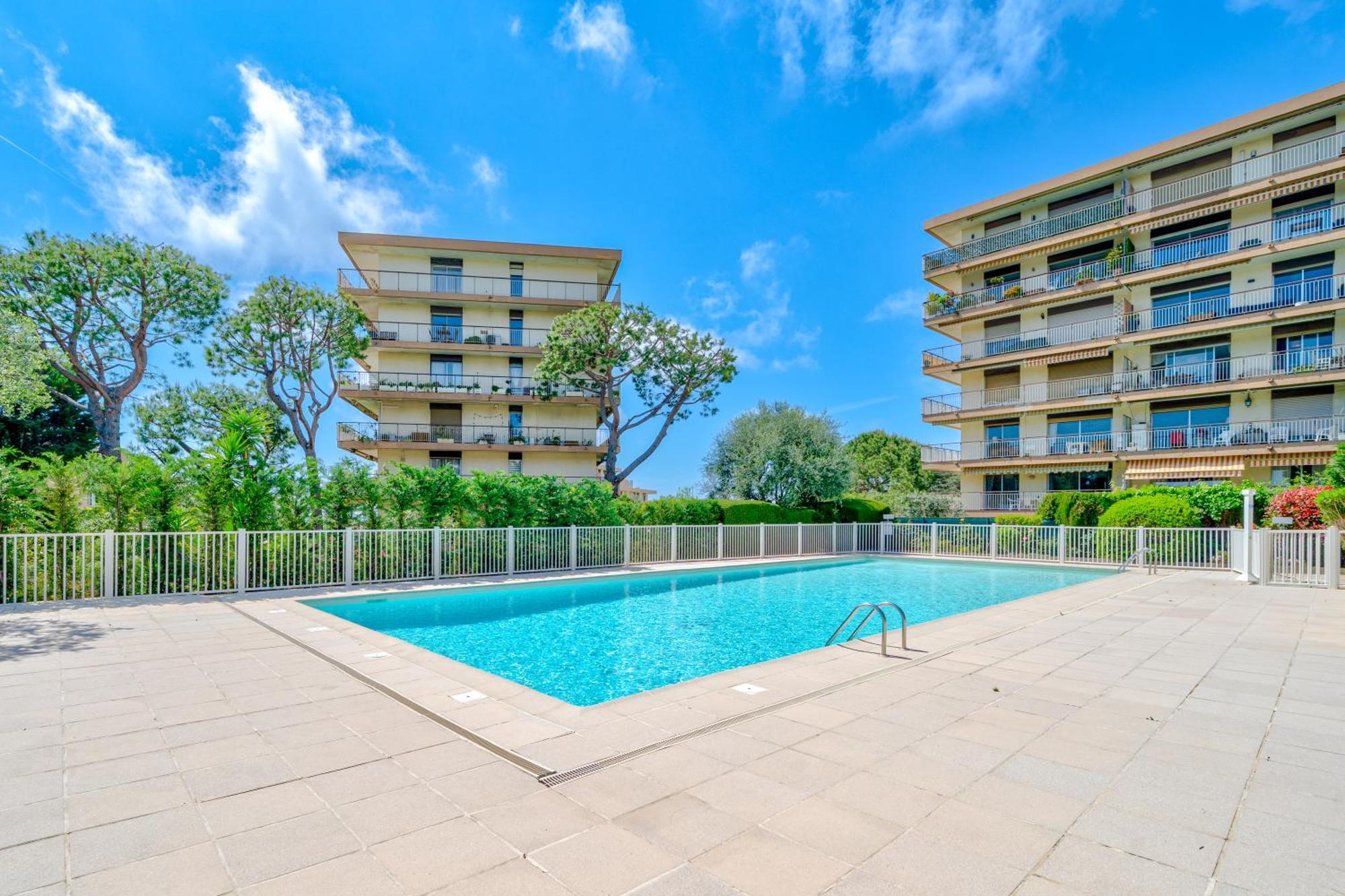 Vue Parking Clim Apartment