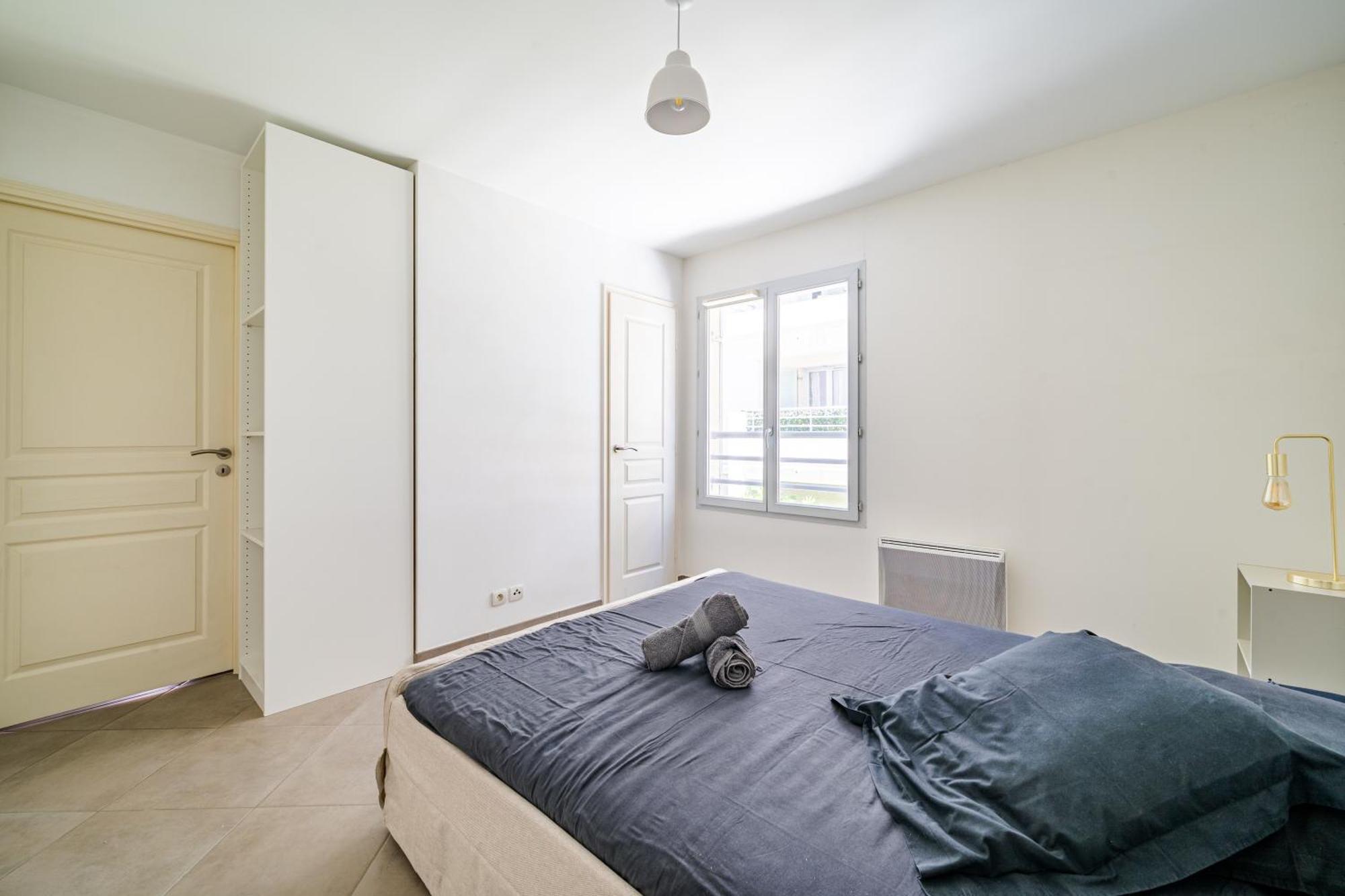 Cozy 2p Port De Garage Nice