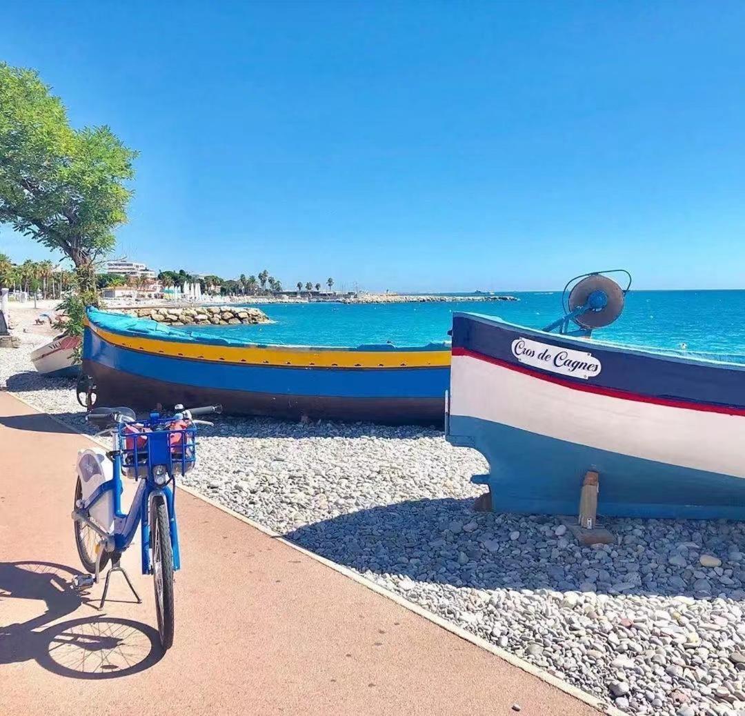 Monique-parking Free * Nice