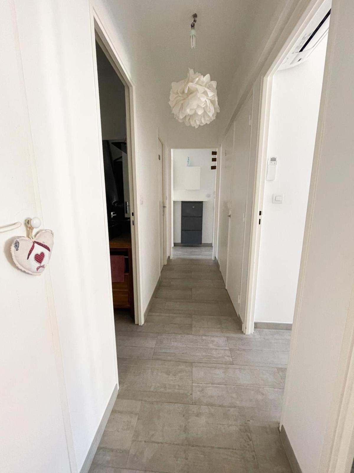 Spacious 2 Bedrooms With Parking To Port Of * Nice