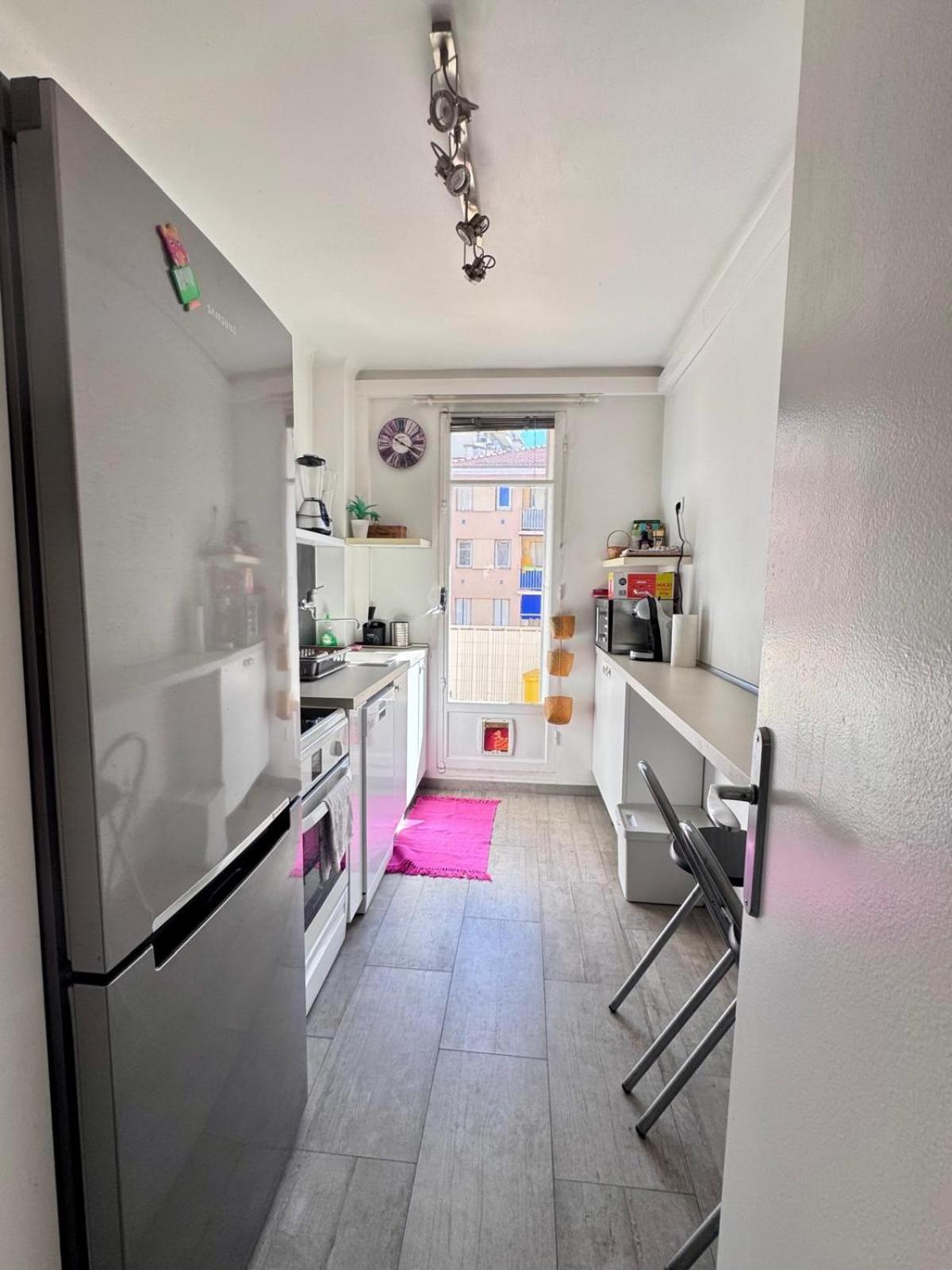 Spacious 2 Bedrooms With Parking To Port Of