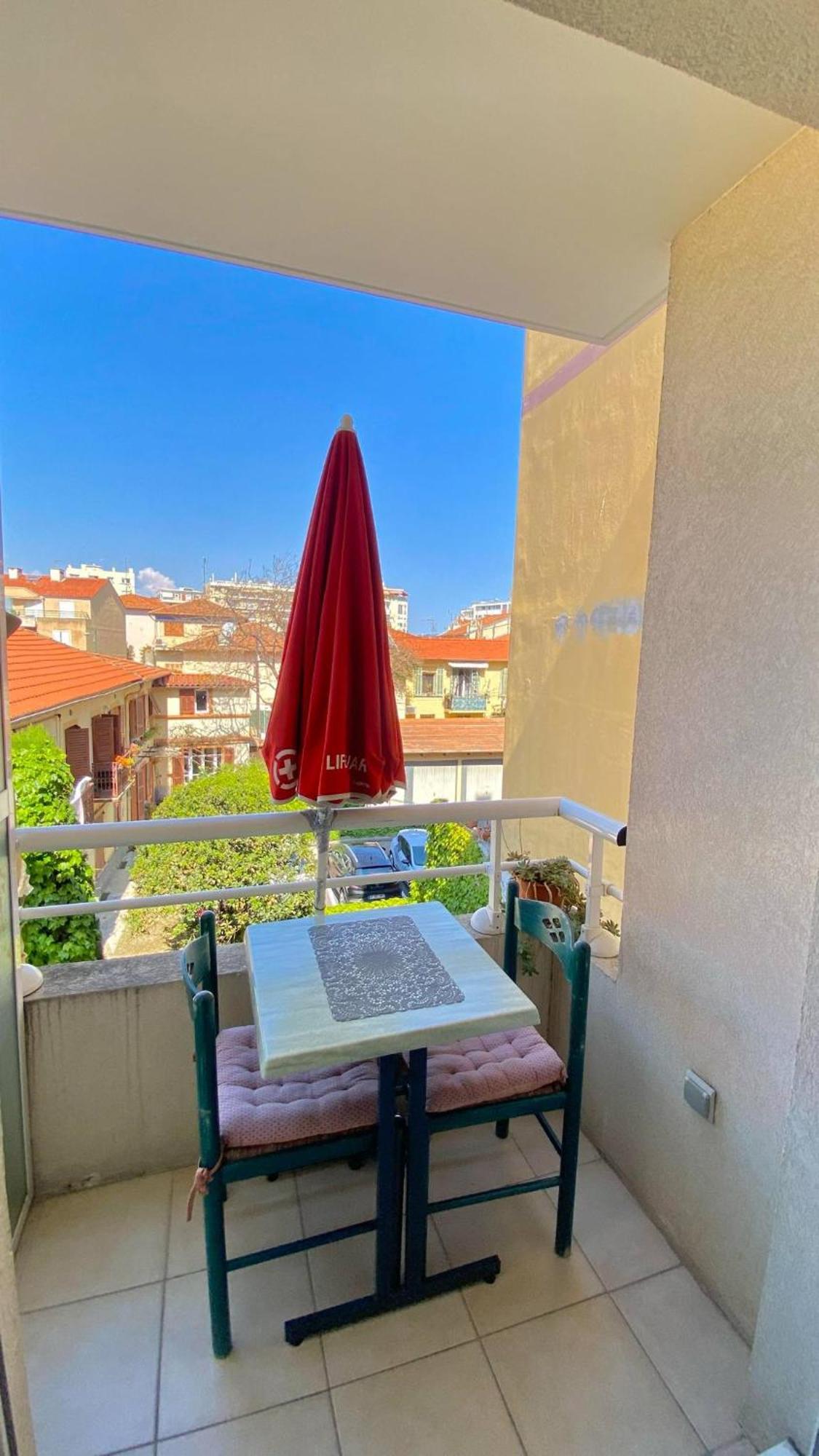 Promenade Apartment *