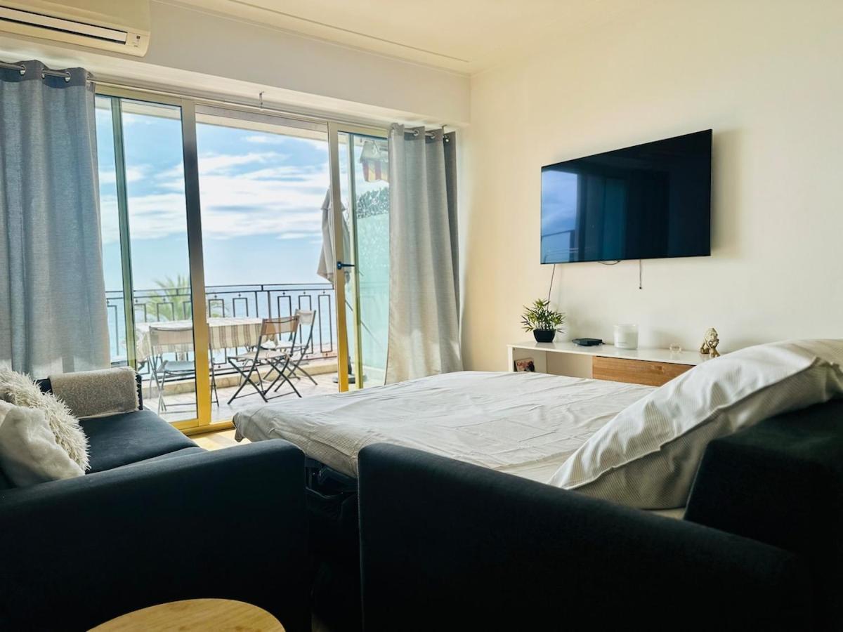 Apartment With Sea View On Promenade Nice