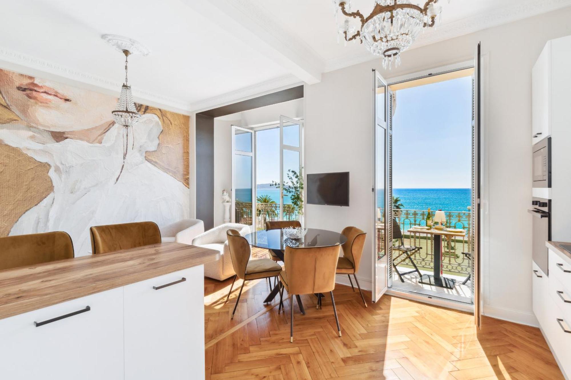 Happyfew La Del Sol Apartment *