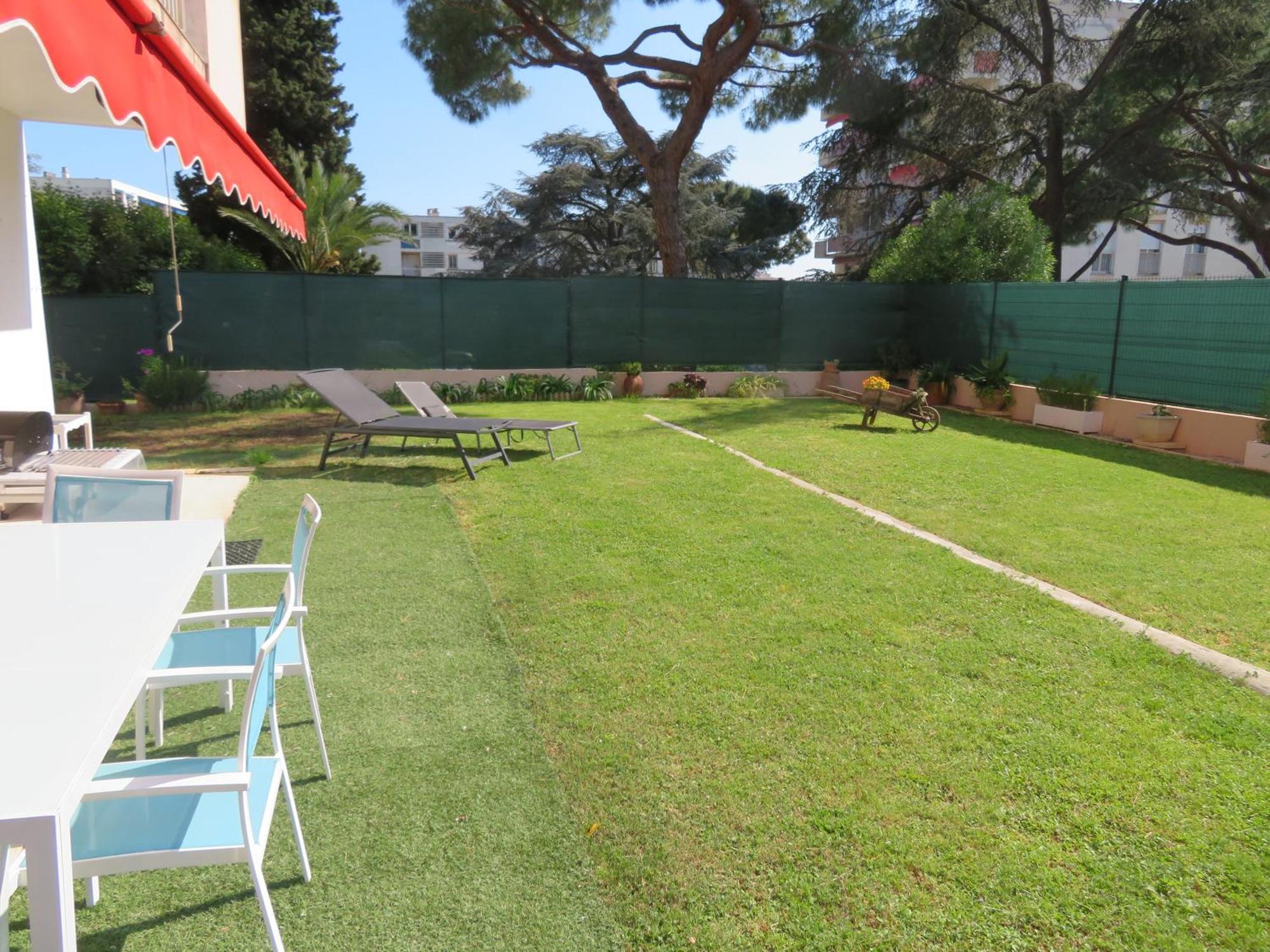 Apartment Superbe Rez De Jardin Dans Au Calme