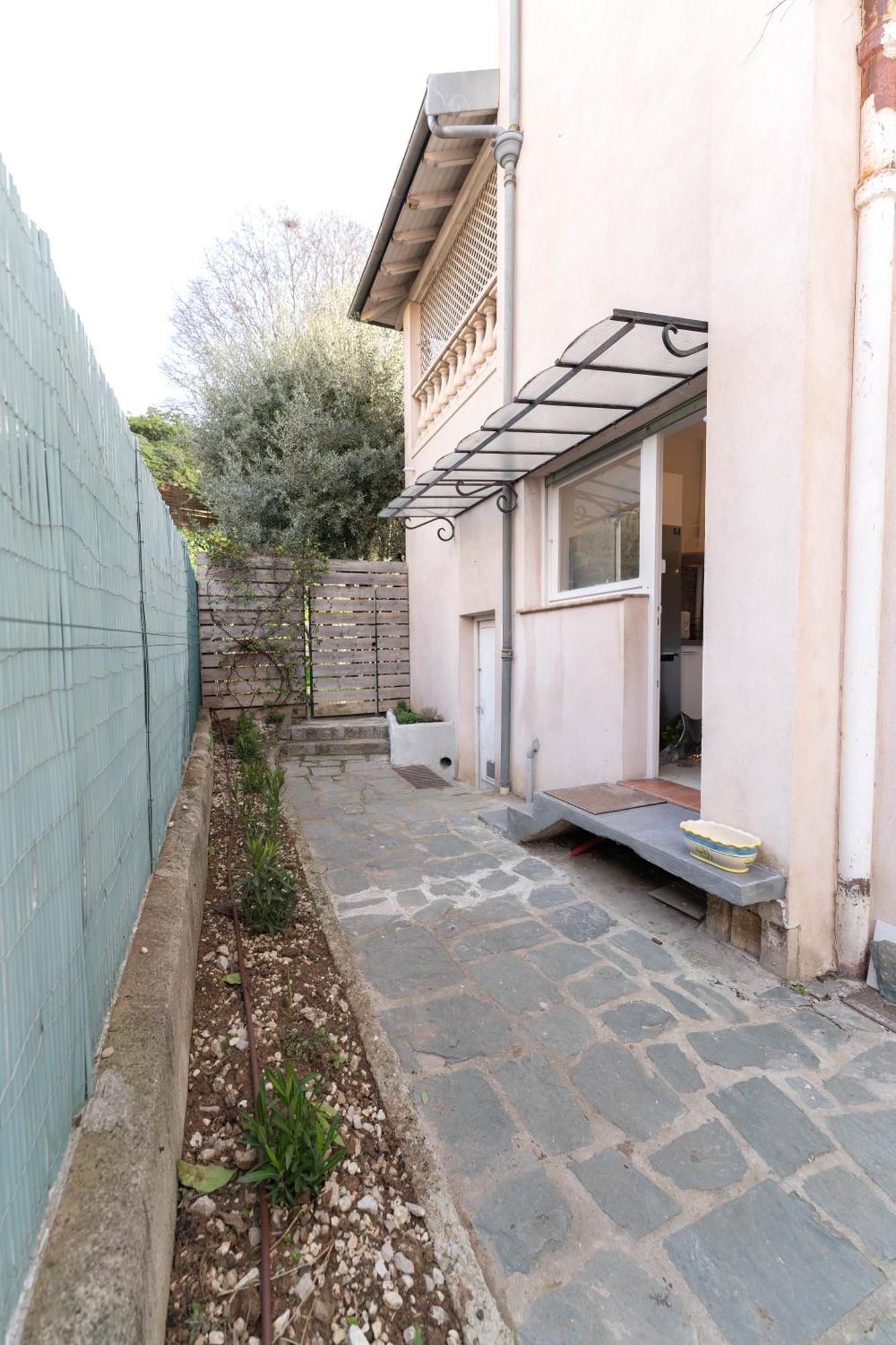Magnifique Rez De Jardin Port Appartement Nice