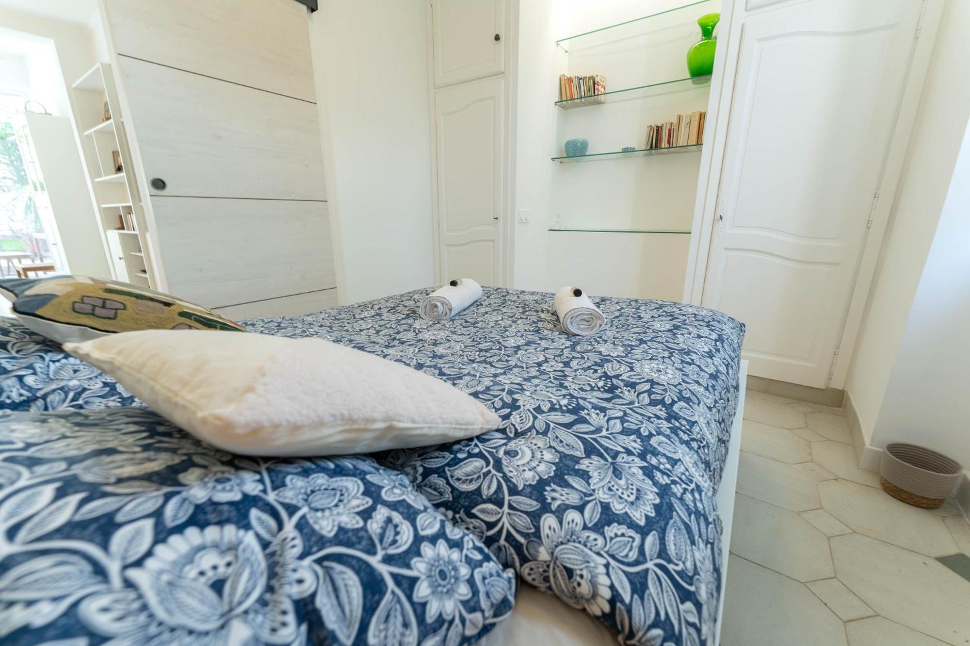 Magnifique Rez De Jardin Port Apartment *