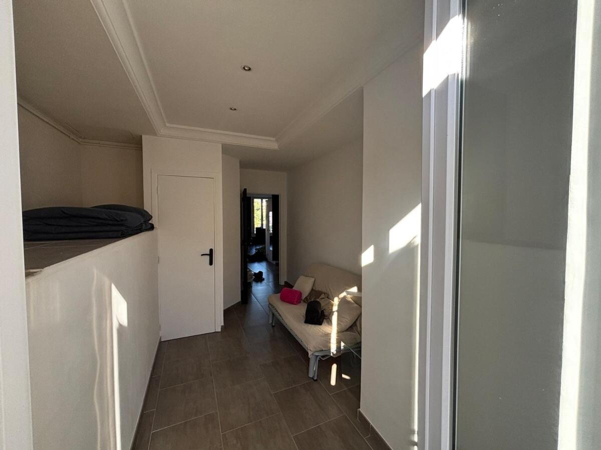 3-r Bright, Within 15 Min Walk