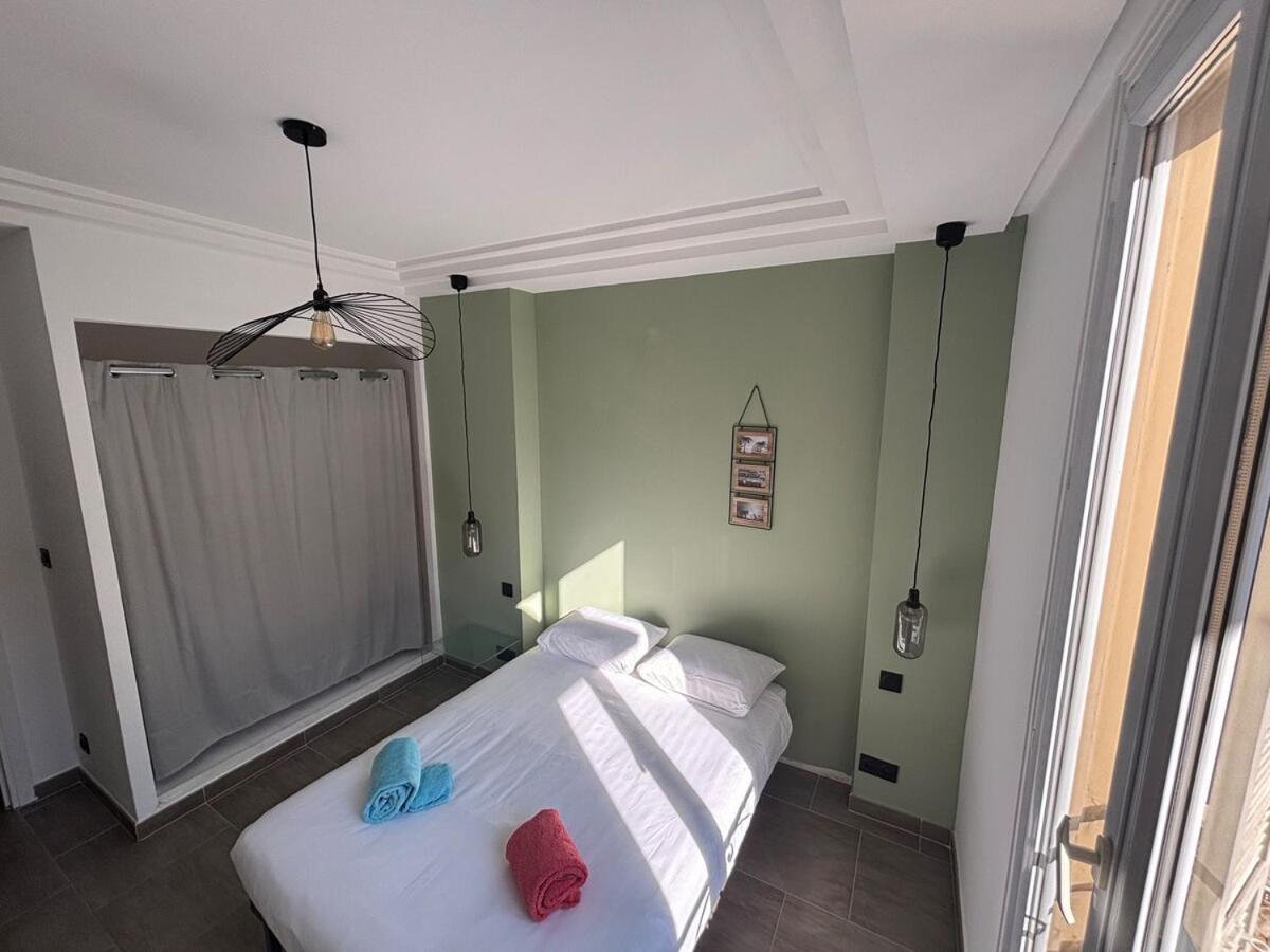 3-r Bright, Within 15 Min Walk *