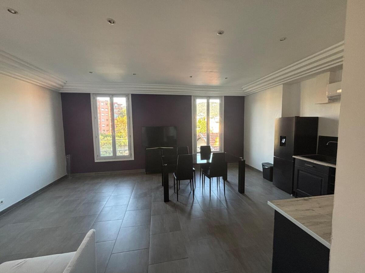 3-r Bright, Within 15 Min Walk Apartment