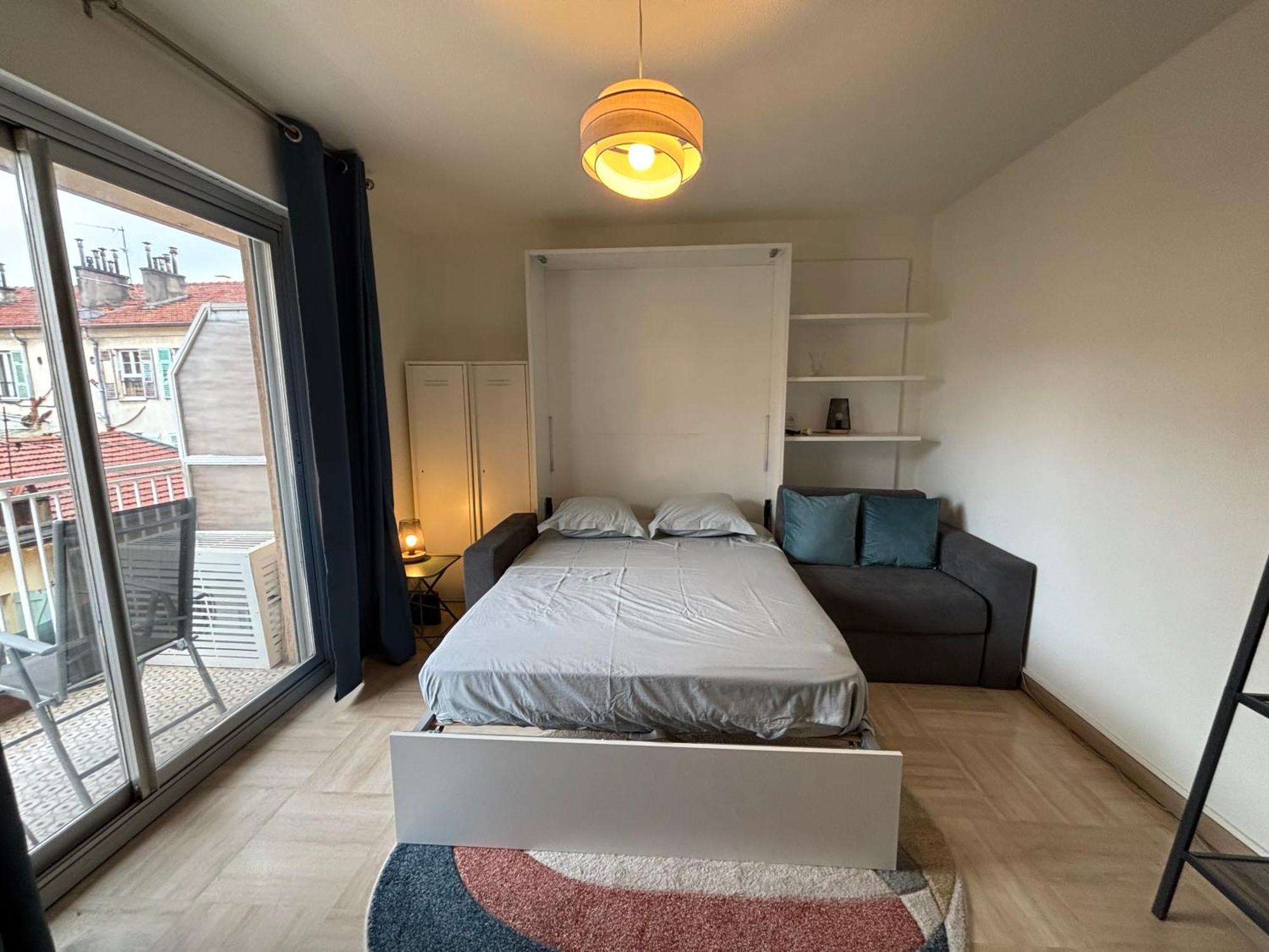 Cozy With Balcony - Garibaldi Port