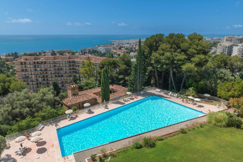 Le Reve Bleu Apartment *