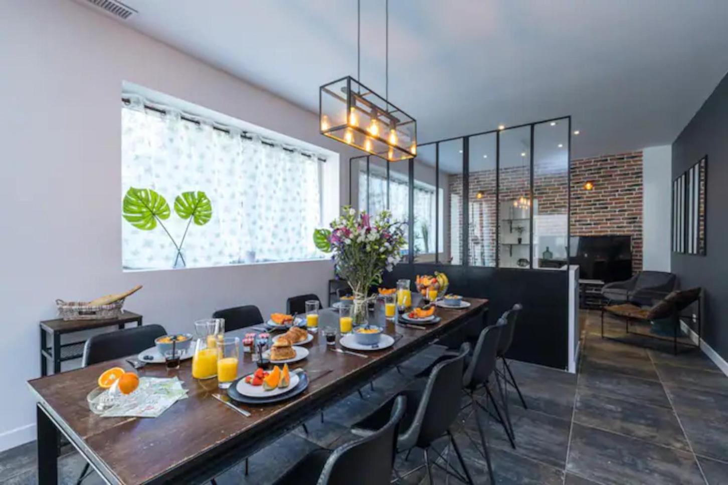 Extra Spacious 5 Min Walk To Sea & Tram