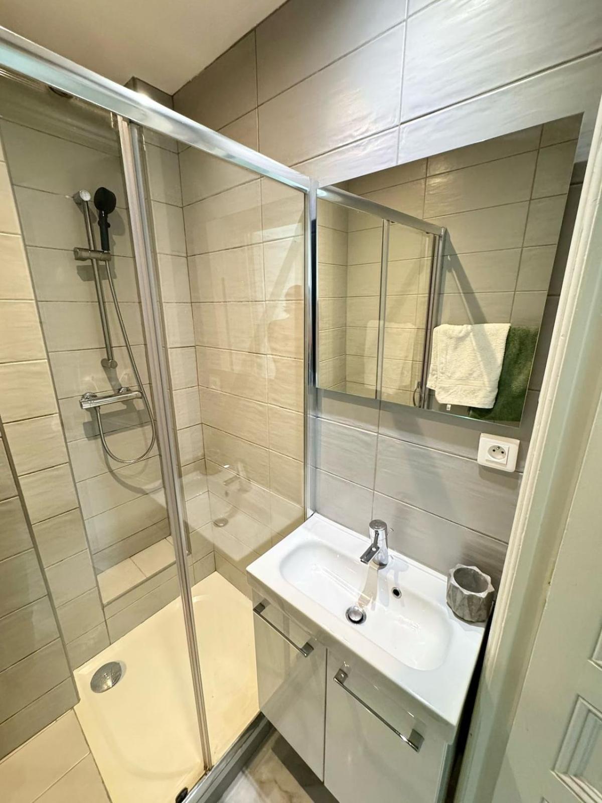 - Center, Wifi, Ac, 5-6 Pers Apartment Nice