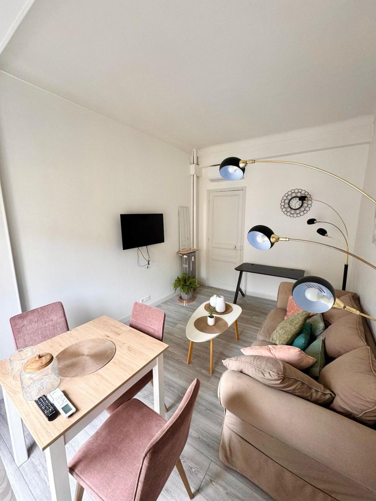 - Center, Wifi, Ac, 5-6 Pers